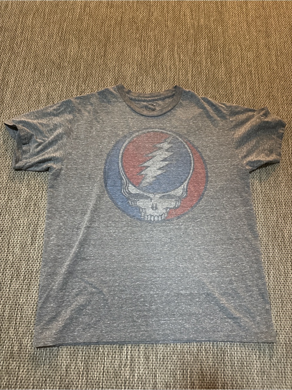 Gray Short-Sleeve Graphic Tee with Red & Blue Skull Emblem